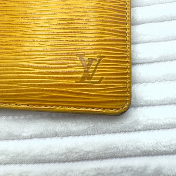 LOUIS VUITTON Card Holder M63209 Yellow - Picture 6 of 7